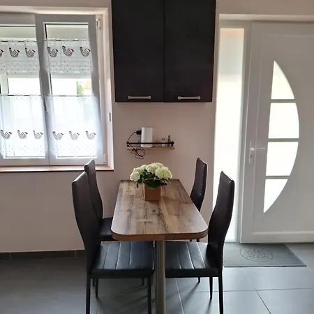 Chez Brigitte Et Francis *